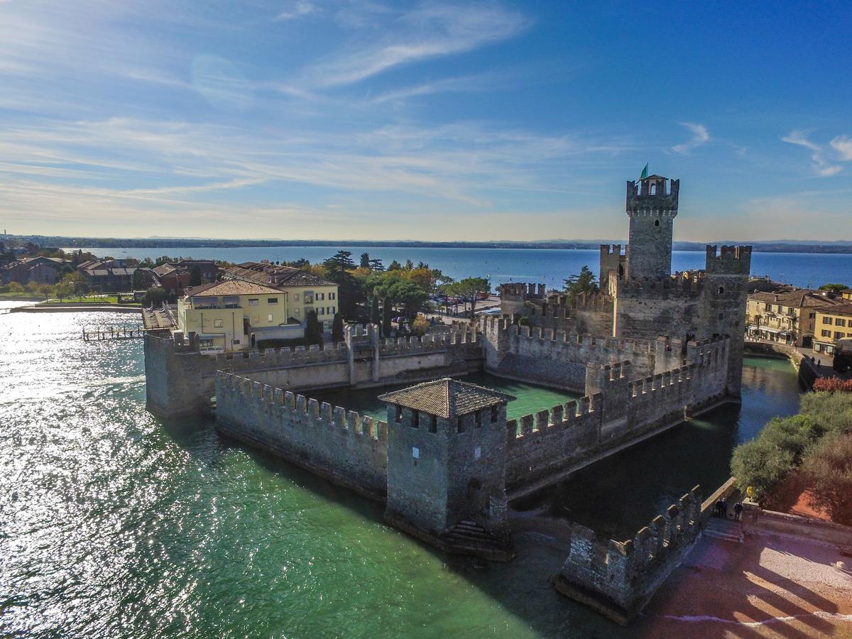 Aurora Home Sirmione Bagian luar foto